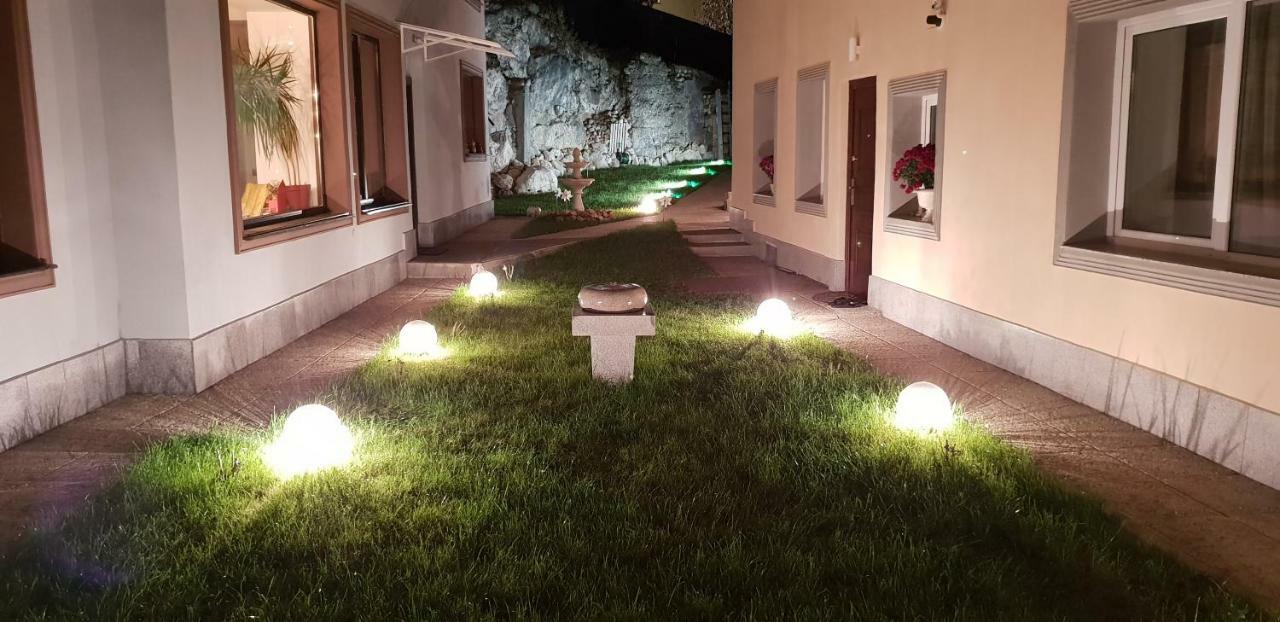 Central Apartment Dumdix Brasov Ngoại thất bức ảnh